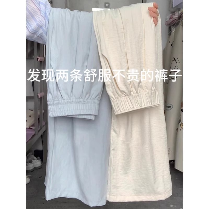 Randomly distribute miscellaneous clothing tops and pants