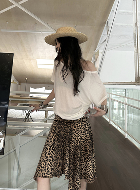 Common in 0120 气质露肩 纯色显瘦斜肩一字领设计感短袖T恤