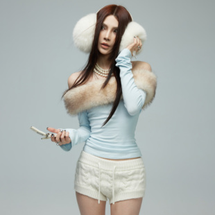 辣妹毛领拼接一字肩T恤修身 0120恒温美学 露肩抹胸上衣 common