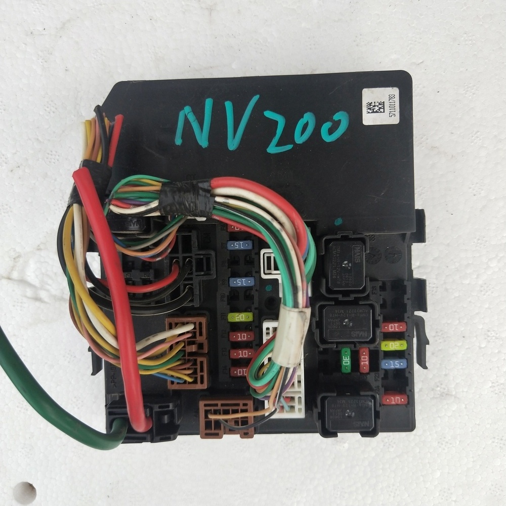 发动机舱保险丝盒总成继电器盒