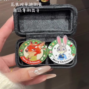 疯狂动物城2圣诞金属胸针尼克朱迪徽章动漫周边徽章高颜值装 饰品