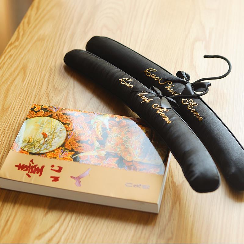 黑金思念 | 39CM10支装 欧式奢华大户型布艺刺绣海绵无痕衣架礼物