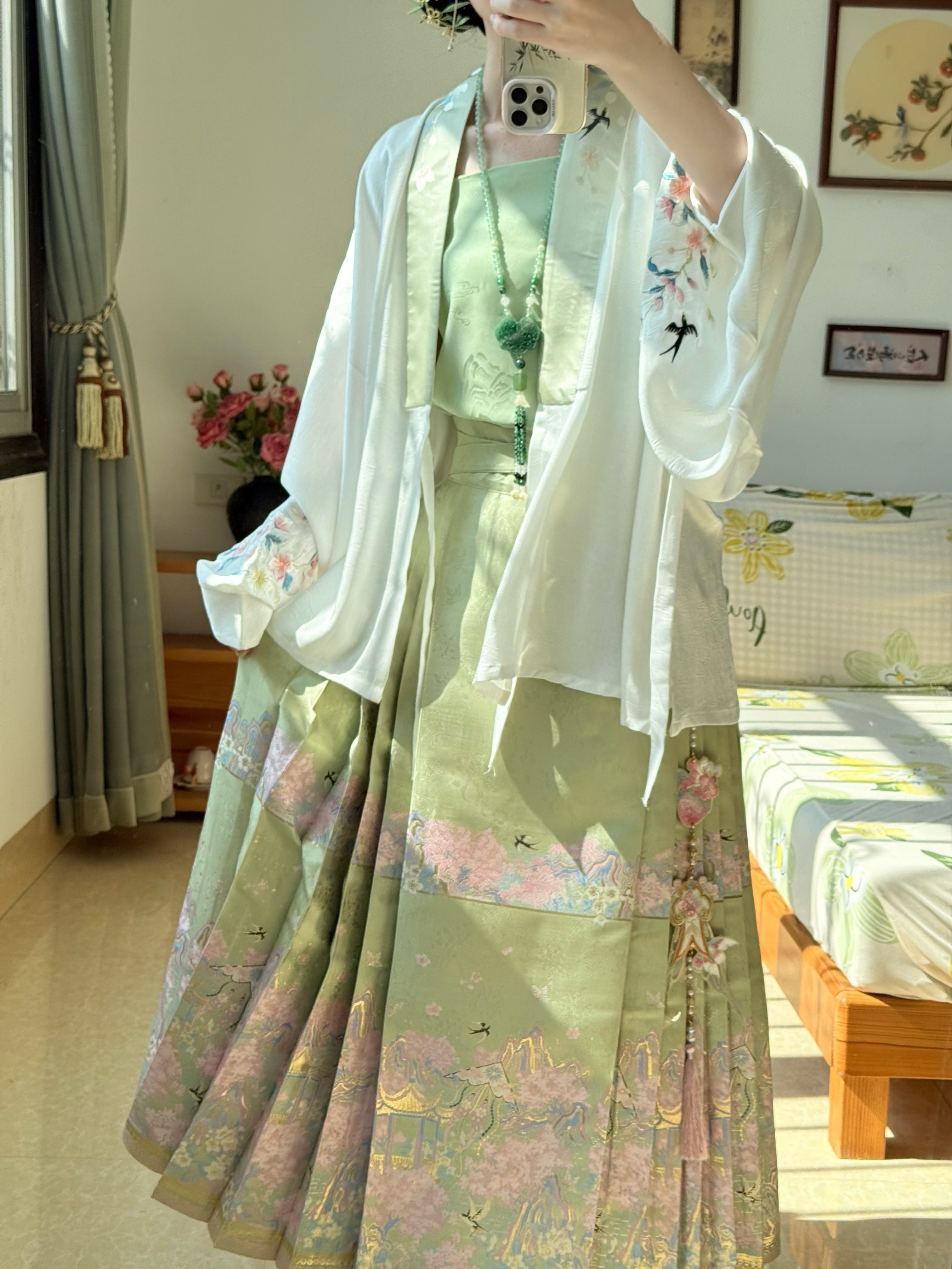 《春日宴》明制汉服2027新款琵琶袖马面裙织金妆花汉洋折衷显瘦