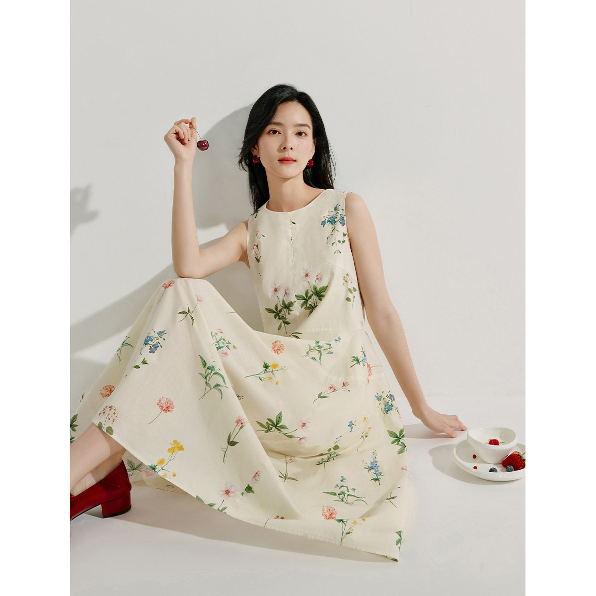 甜美植物碎花背心连衣裙女2026夏季新款茶歇印花无袖花苞长裙