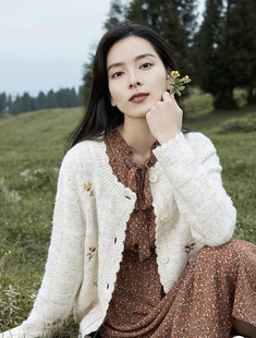 立体花朵刺绣宽松慵懒圆领减龄针织衫2026冬季新款长袖女毛衣