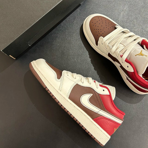 Jordan Air Jordan 1 LOW SE BG CN舒适贴合儿童篮球鞋IR7600-211