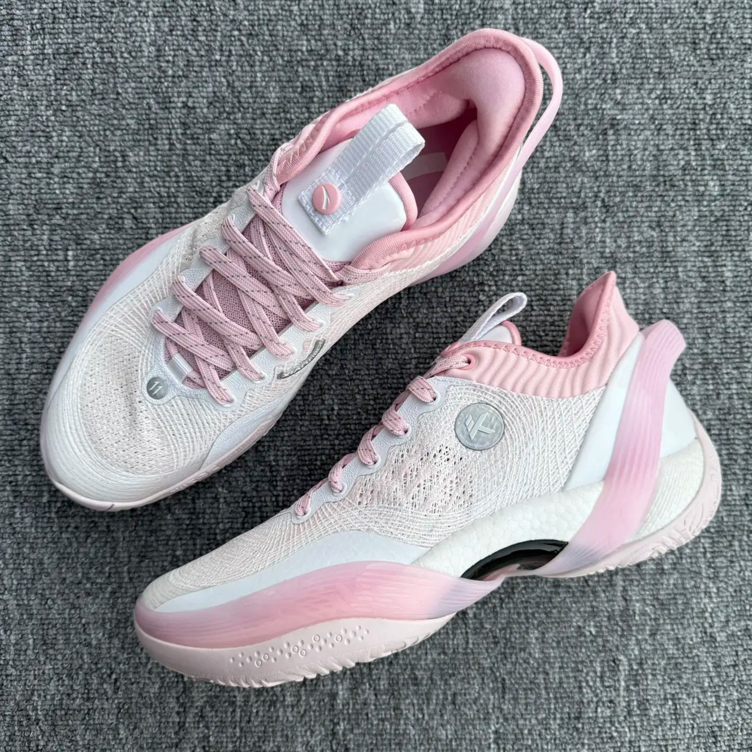 安踏三分雨1代氮科技弦科技水泥克星轻质透气防滑耐磨实战篮球鞋