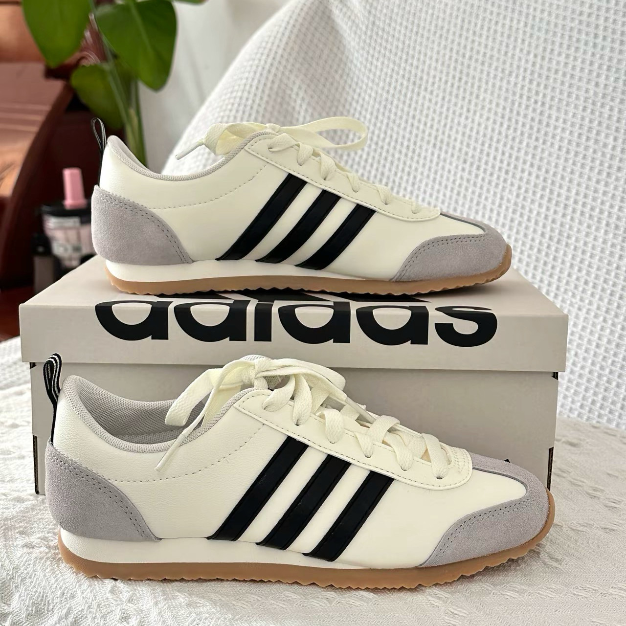 adidas VS JOG 2.0 舒适 防滑耐磨 低帮生活休闲鞋男女同款JS1031