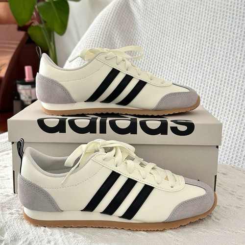adidas VS JOG 2.0 舒适 防滑耐磨 低帮生活休闲鞋男女同款JS1031
