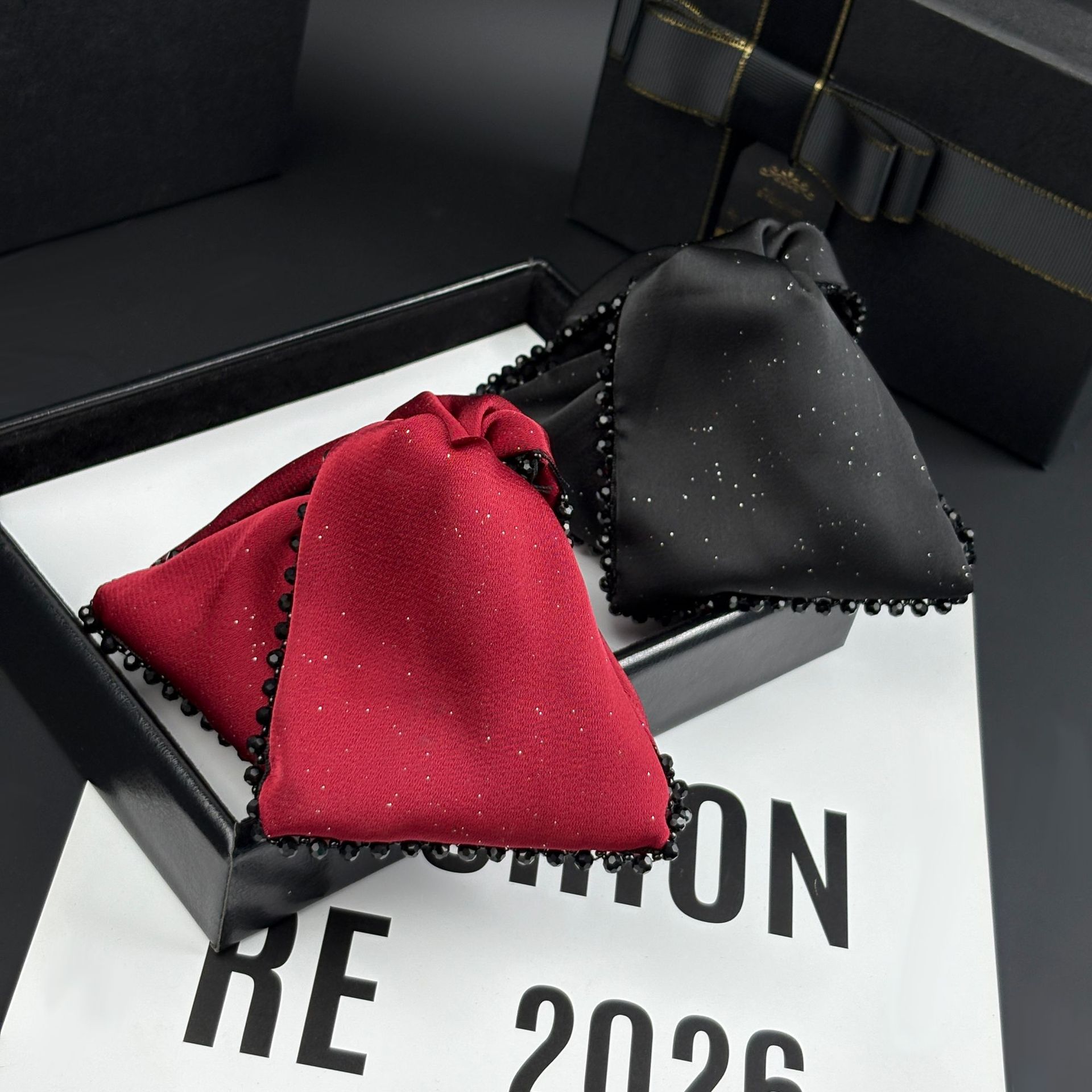 感赫本风粽子抓夹2025新款蝴蝶结发夹气质鲨鱼夹黑色盘发头饰