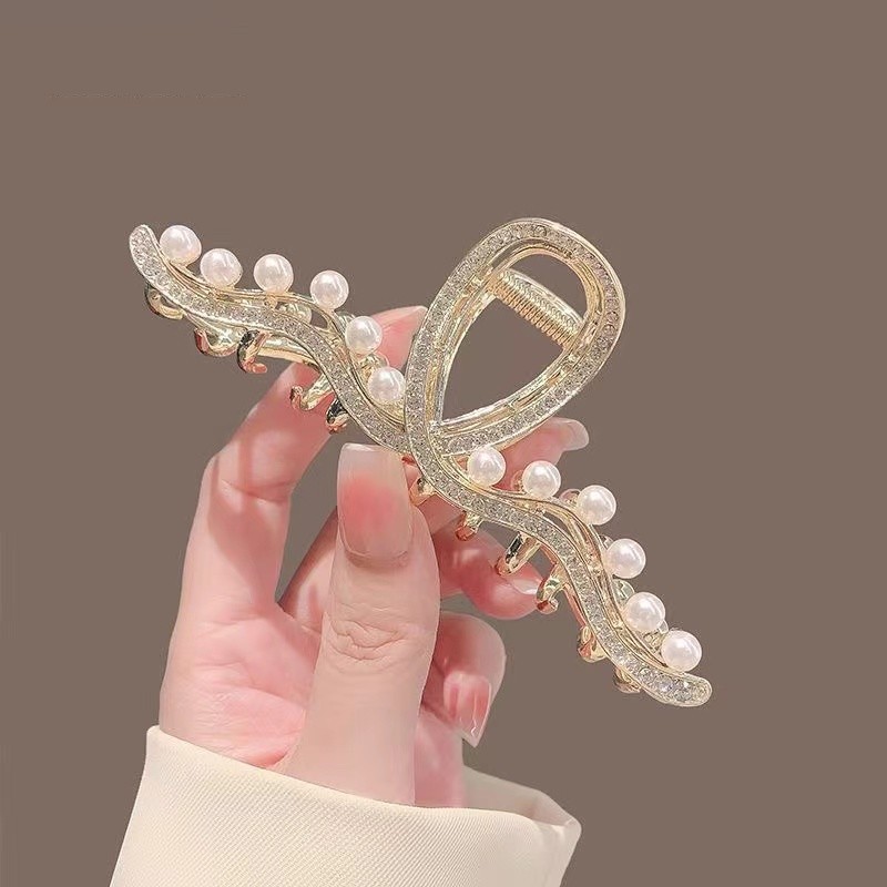 2024新款轻奢气质蝴蝶结发夹镶满钻大号合金抓夹后脑勺盘发鲨鱼夹