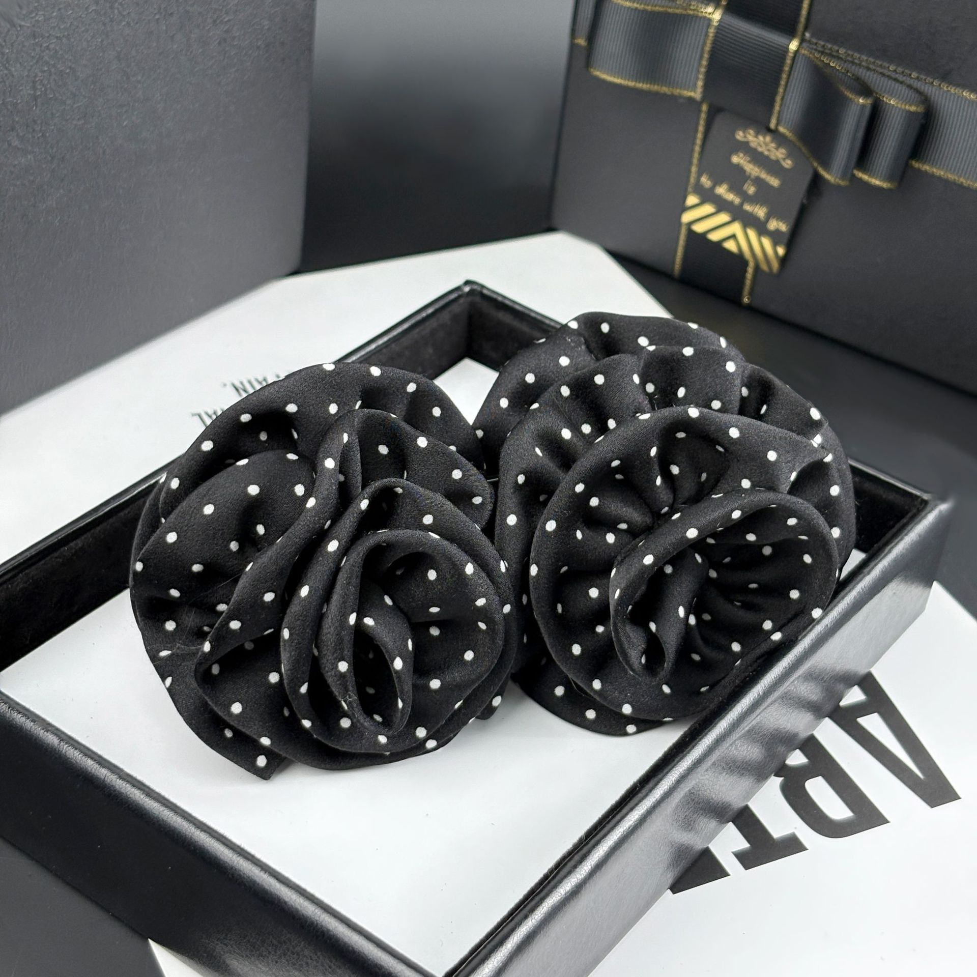 新款褶皱云朵波点发夹香蕉夹女后脑勺优雅感盘发抓夹头饰鲨鱼