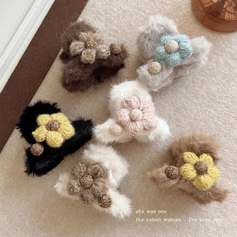 TKTK秋冬毛绒花朵抓夹后脑勺盘发卡发夹女2025新款高端鲨鱼夹子头