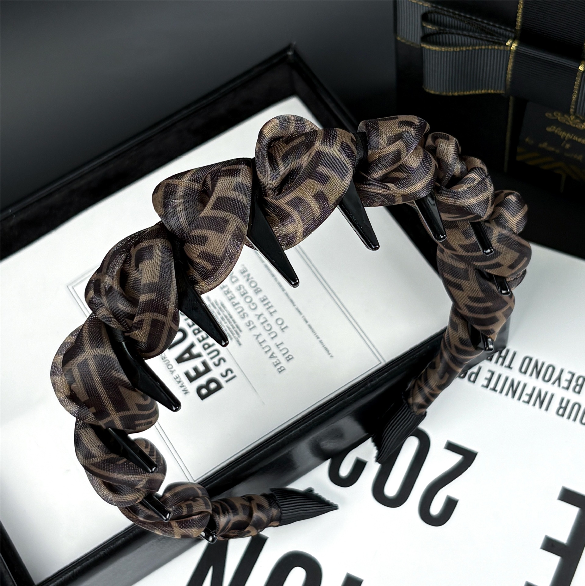 贵气棕咖~复古气质缎面发箍女2025新款老钱风带齿高颅顶头箍盘发