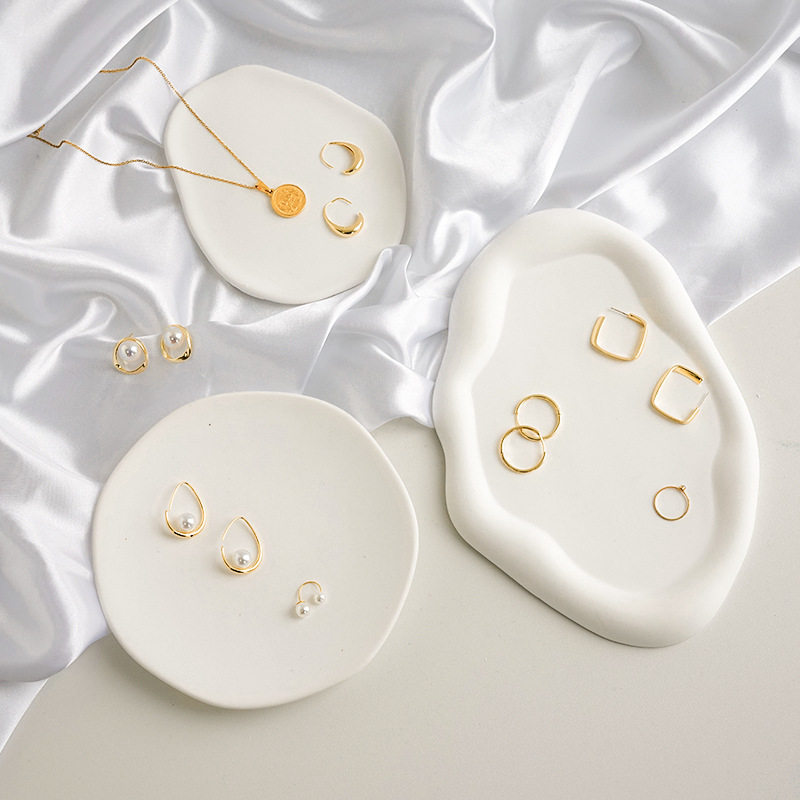 白色石膏盘收纳托盘拍照道具云朵美甲ins简约北欧圆形轻奢首饰