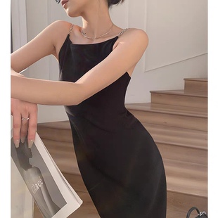 赫本风黑色吊带连衣裙链条裙小黑裙超美高级感质感拉满内搭显瘦