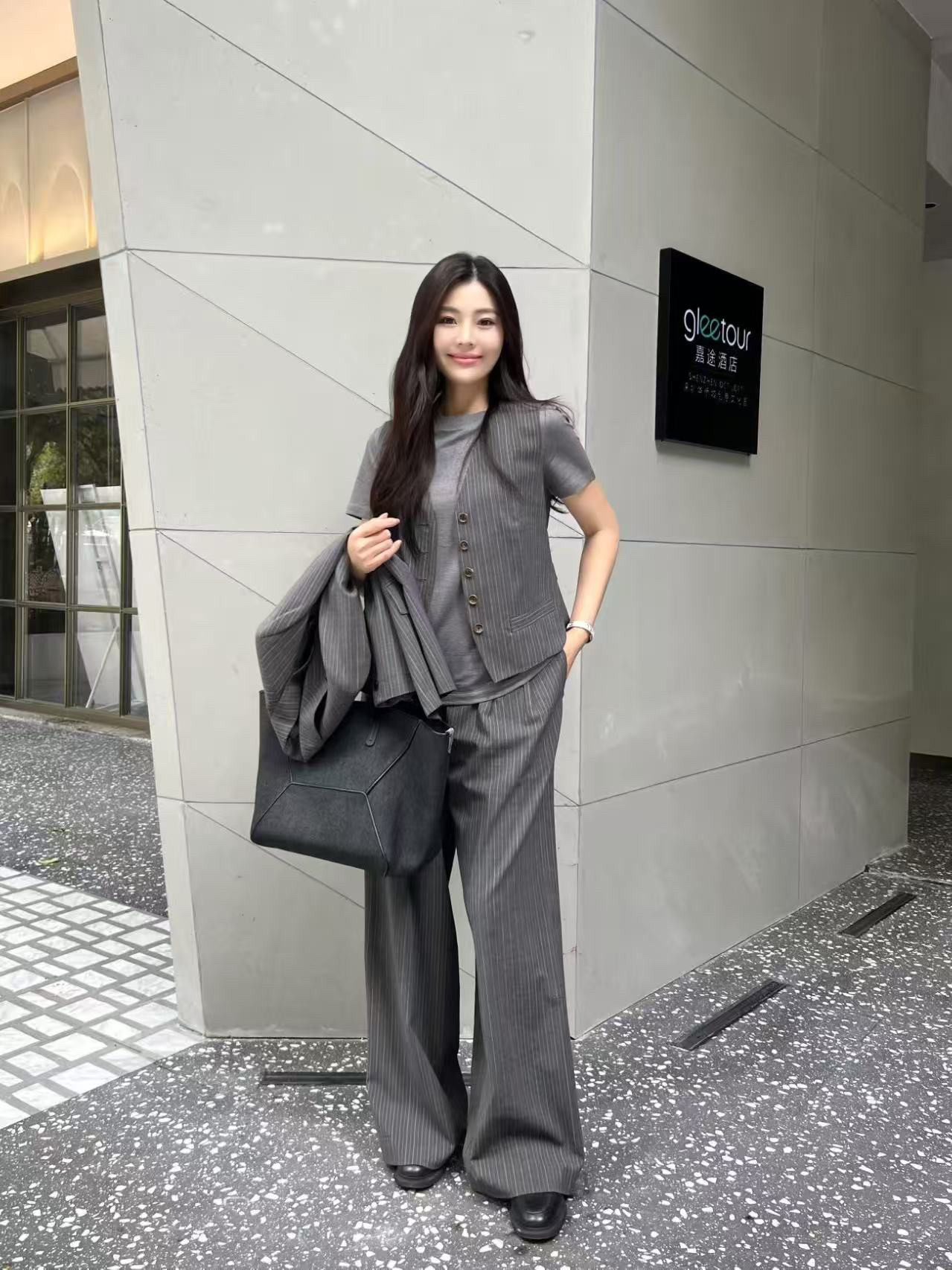 25新款定制精细羊毛H版3D立体剪裁竖条纹双排扣西服马甲裤套装女