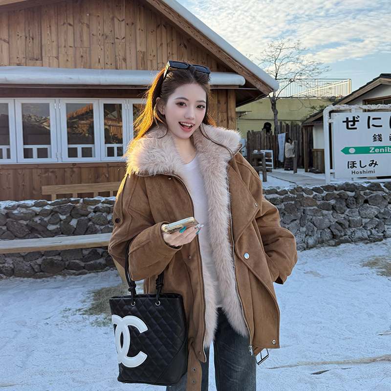 座山雕大毛领外套女2025年新款