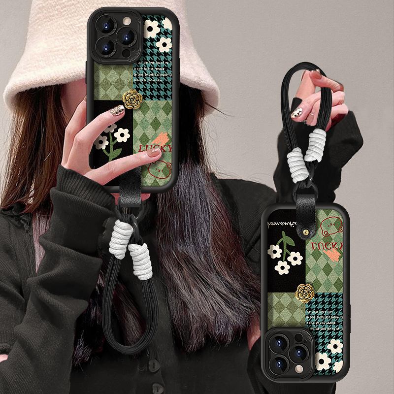 适用苹果16小羊皮山茶花公仔腕带