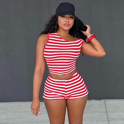 条纹短裤斜肩上衣套装Striped shorts sloping shoulder top set