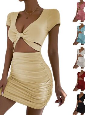 Sexy V-neck waist and hip revealing dressV领露腰包臀连衣裙