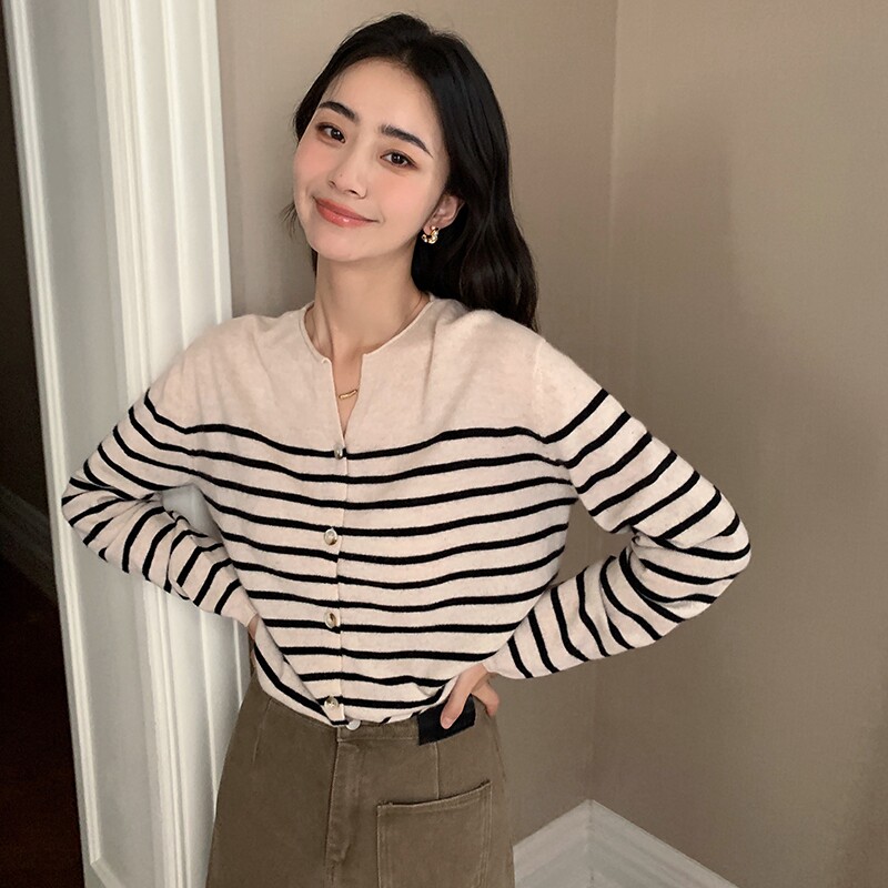 溪诺家条纹系的魅力!羊绒衫女圆领设计感小众宽松慵懒风羊毛开衫