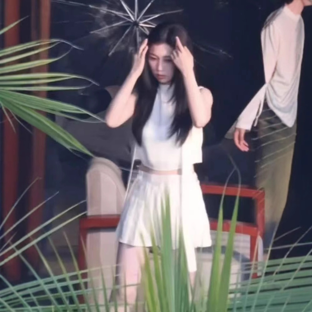 2025新款白色马甲背心高腰显瘦百褶半身短裙气质两件套装女