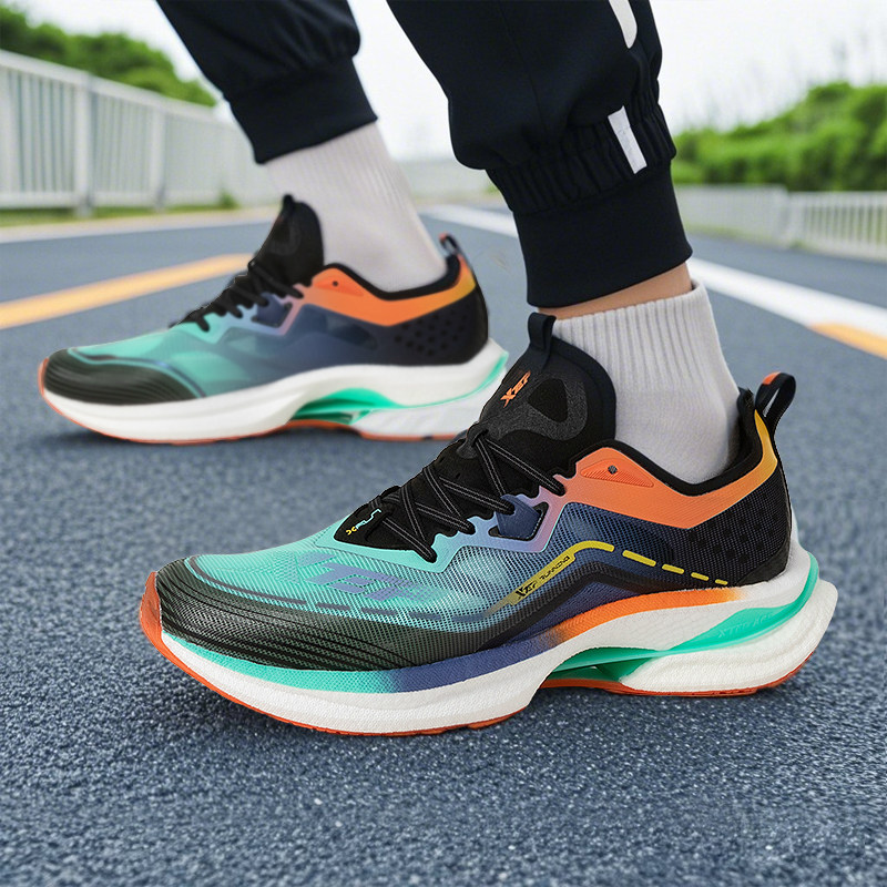 特步致轻8pro男子跑步鞋