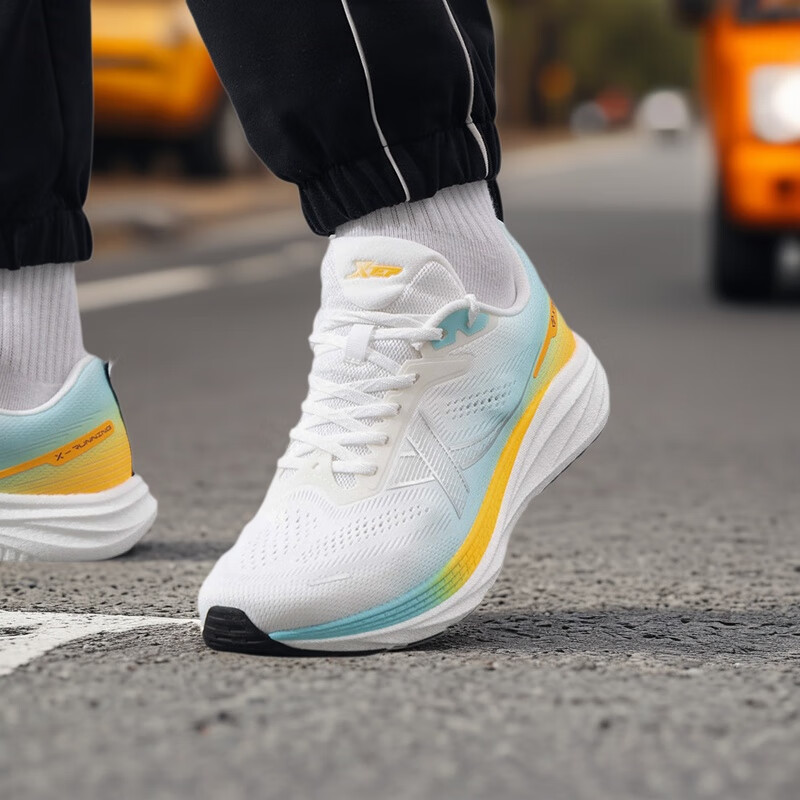 特步薄底香菜跑步鞋男鞋