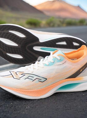 特步致轻8max跑鞋男鞋一体成型飞织鞋面春季新款轻便减震运动鞋男