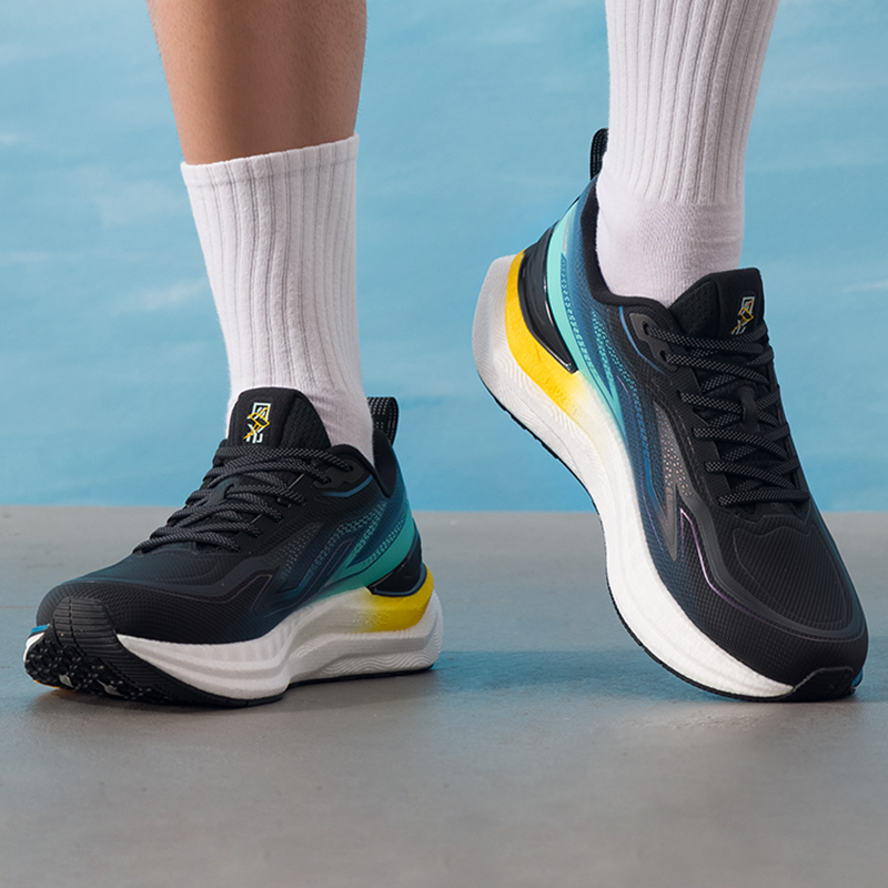 特步加厚保暖运动鞋减震休闲鞋子