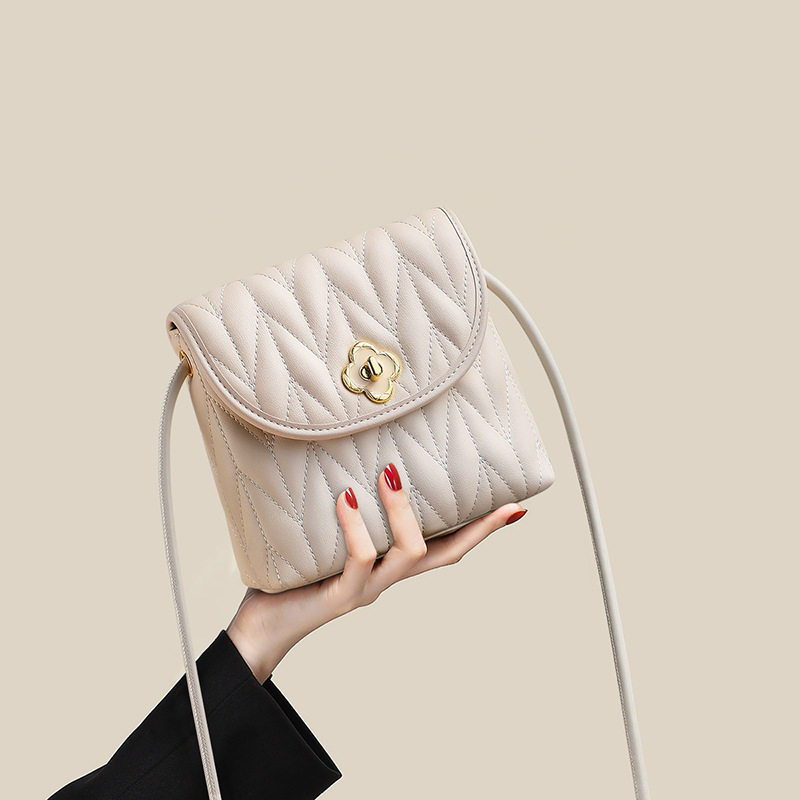 水桶包女2026新款真皮手机小包高级感斜挎包小方包小香风单肩百搭