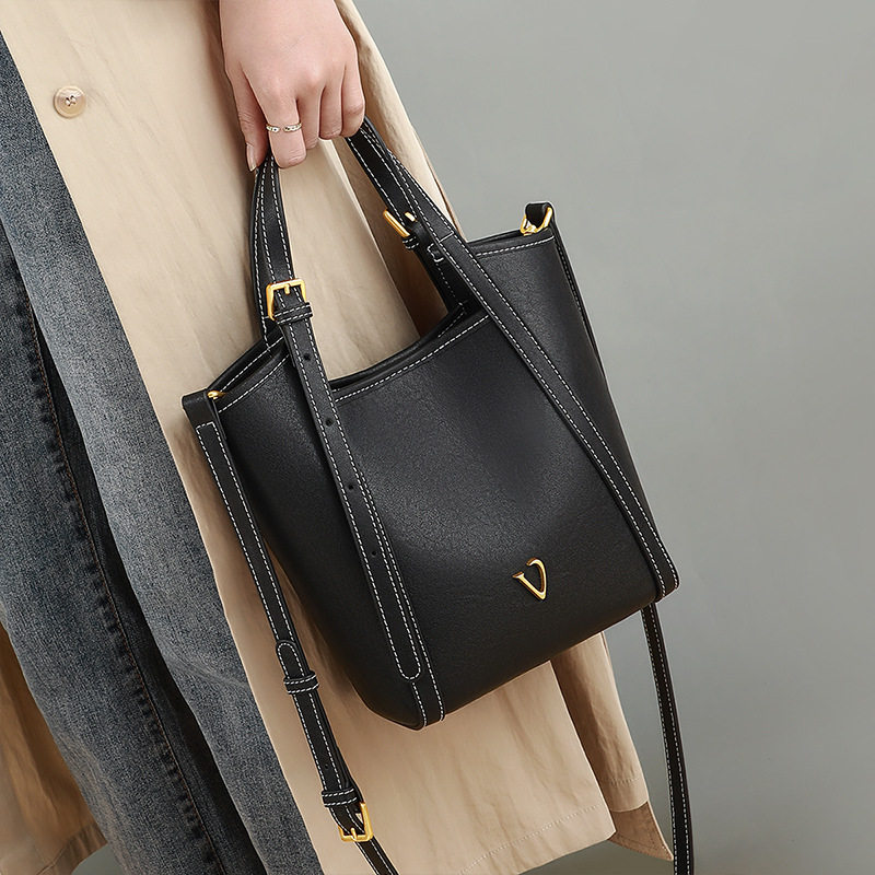 包包女2025新款高级感黑色皮质水桶包手提菜篮子包百搭单肩斜挎包