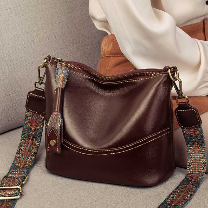 包包女式2025新款女包秋冬真皮单肩斜挎包大容量通勤水桶包