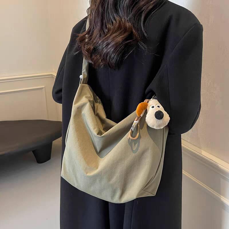 轻便百搭尼龙布包包女休闲大容量单肩斜挎包托特包简约文艺饺子包