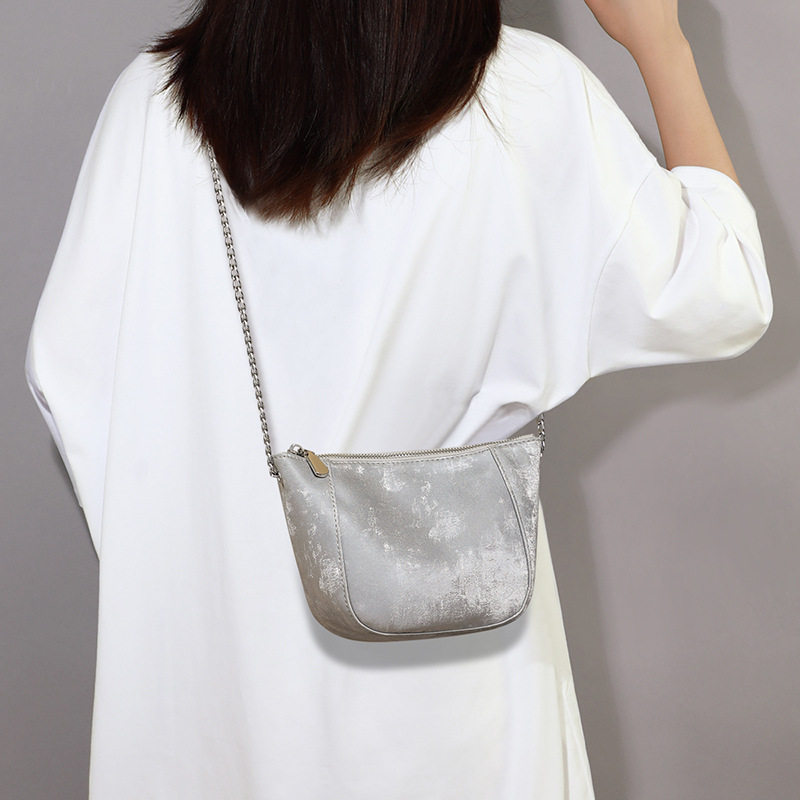 包包2026新款链条包斜挎包女包手机包单肩小包水桶包显眼包女士包