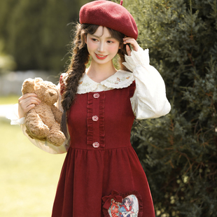 森女部落甜美风红色背心裙女2025新款 童话刺绣设计感百搭连衣裙冬