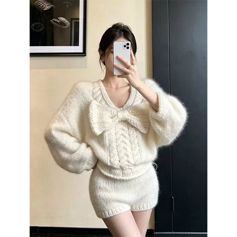 法式蝴蝶结毛衣两件套女士秋纯欲风显瘦软糯针织上衣短裤套装慵懒