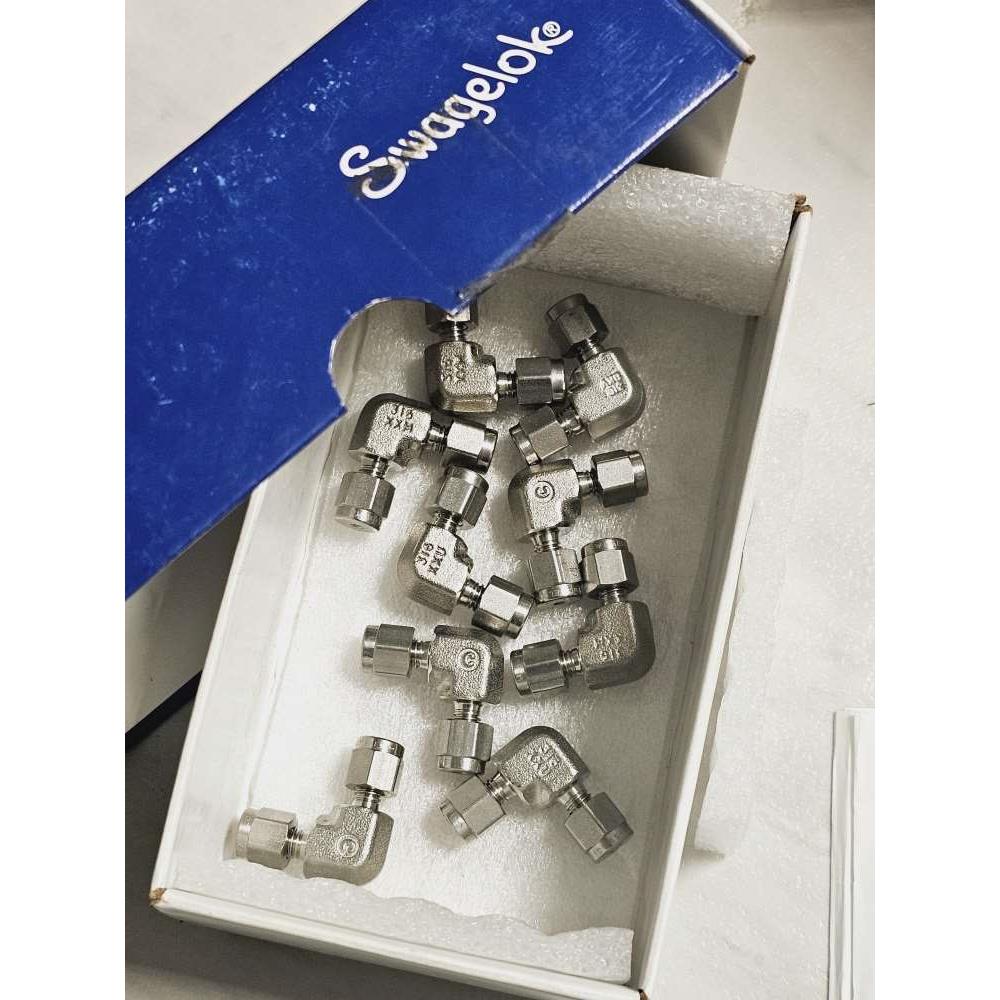 SS-100-9世伟洛克不锈钢卡套管接头，联合弯头1/16 in卡套管外径