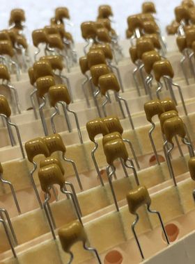 SR212A101JAATR1  多层陶瓷电容器 200v100pF 5% C0G AVX原装现货