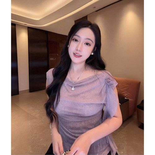 大李plus单侧玫瑰荷叶飘带针织T恤女夏季细闪烫钻荡领无袖上衣