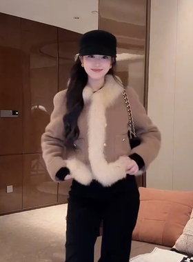 大李plus“蚕丝山羊绒+狐狸毛90白鹅绒服”羽绒服轻装滑-D5CH5418