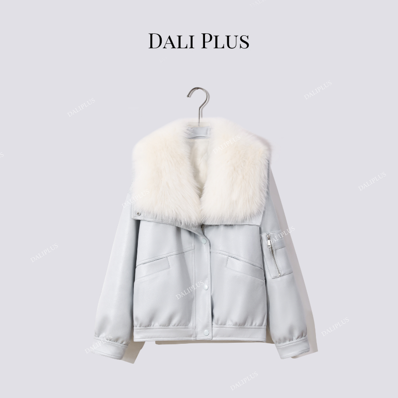 大毛领蓝白羽绒服外套