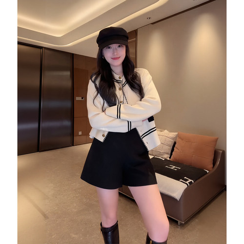 大李plus“醋酸混纺短裤”黑金双排扣高腰百搭短裤-SD601684