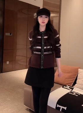 “咖白条纹毛衣”绵羊毛浣熊绒混纺长袖针织-D5CH5388