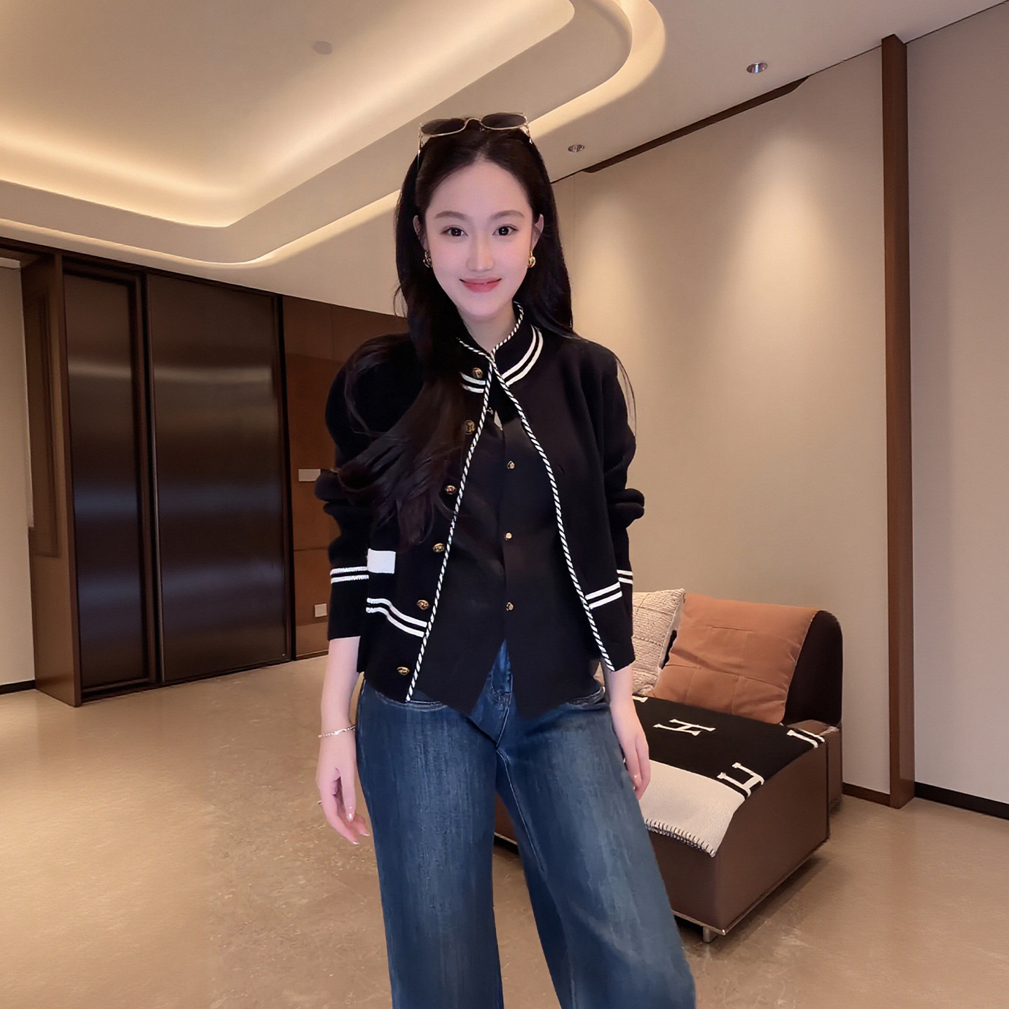 大李plus黑白条纹立领羊毛针织衫女秋季浮雕金扣毛衣开衫外套上衣图片