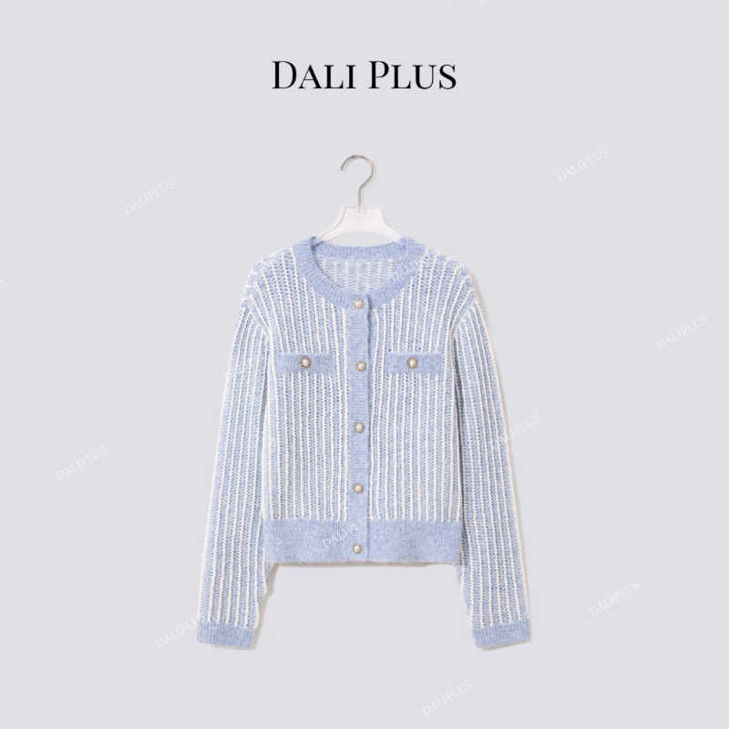 “渐变蓝条”手工坊纹羊毛针织条纹开衫外套-D5CH4642