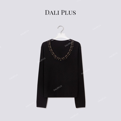 DALI PLUS“绵羊毛混纺针织衫星星铆钉U型领大圆领上衣SD602906-1