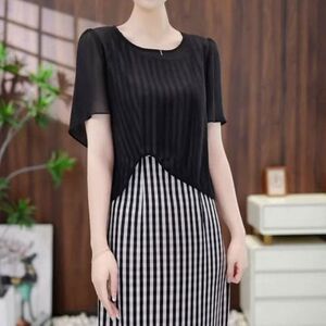 2026年夏季新款气质显瘦套装女短袖外搭无袖格子连衣裙休闲两件套