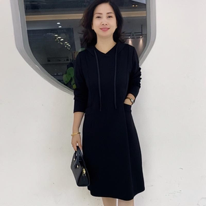 时尚气质长袖连衣裙女2026春季新款宽松显瘦连帽中长款休闲裙子
